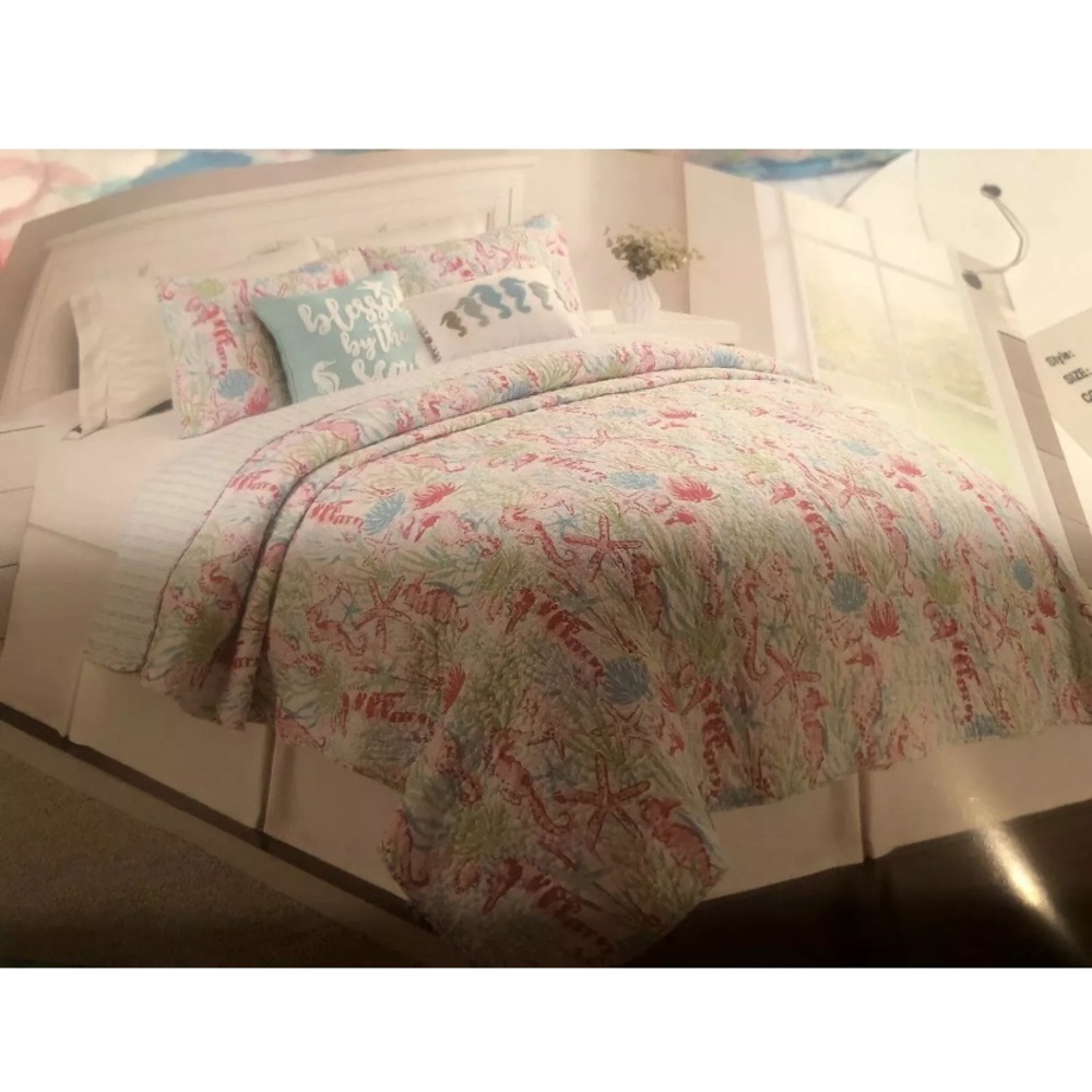 Red pineapple comforter set king sized